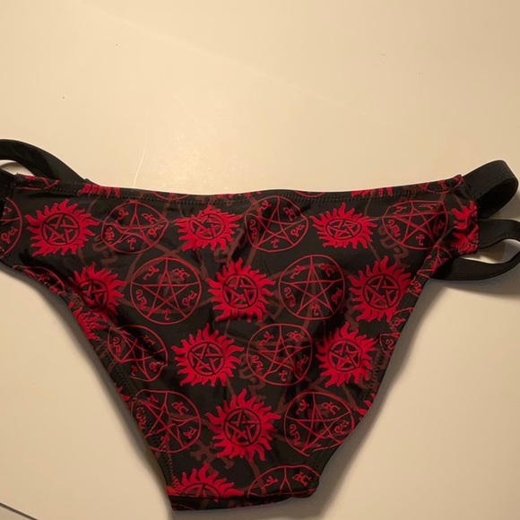 B1 Hot Topic Supernatural Medium Swim Bikini Bottoms Red Black - Picture 4 of 6